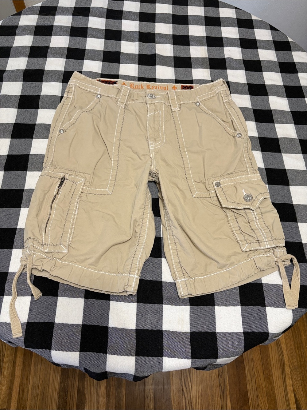 Rock Revival Stone Beige Tan Cotton Shorts Men's Size 34 x 12 Cargo Zip Pocket